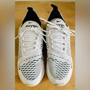 Women’s Nike Air Max 270 Tennis Shoes/Sneakers
